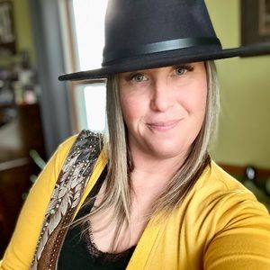 Meet your Posher, Angie